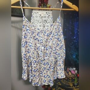 Gorgeous E&M crop tank top with buttons and lace details size Large